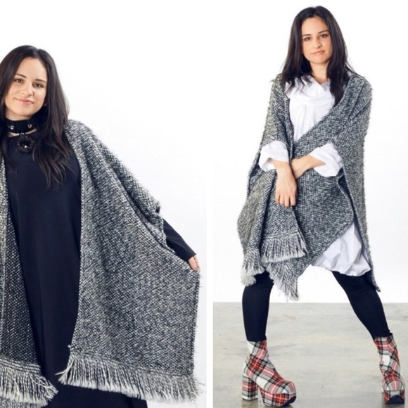 bryn Walker Accessories - NWT Bryn Walker Women's Black & White Tweed Fringed Hemline Wrap Poncho size S